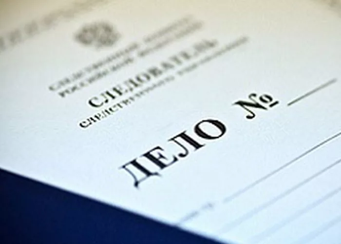 В Угличе полицейскими раскрыта кража автомобиля из гаража" can be rewritten as: "Угличские полицейские раскрыли кражу автомобиля из гаража