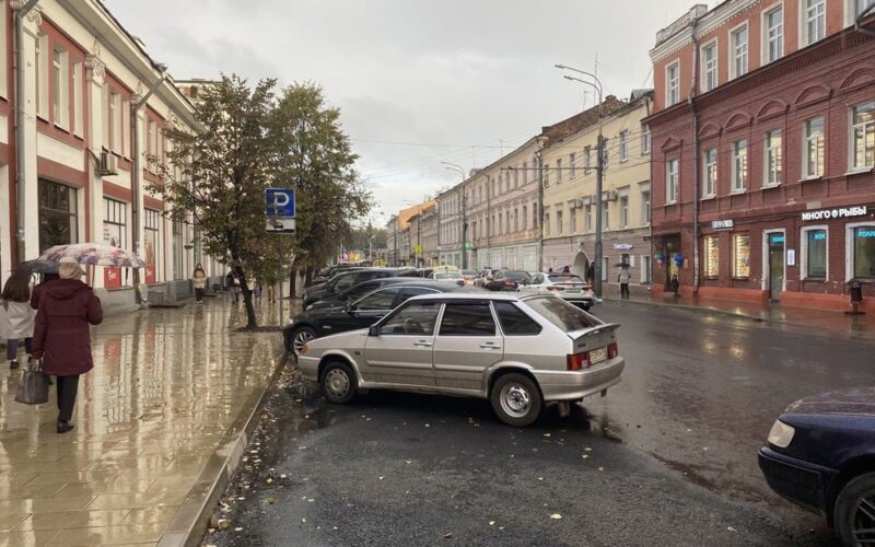 Центр Ярославля станет платным для парковки