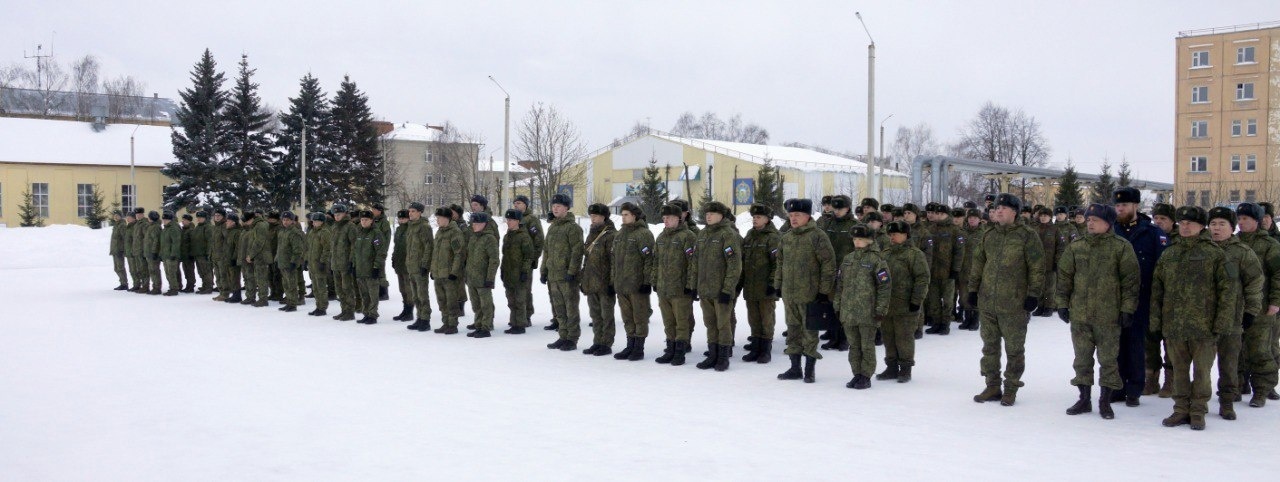 Ярославские депутаты поздравили десантников с Днем защитника Отечества