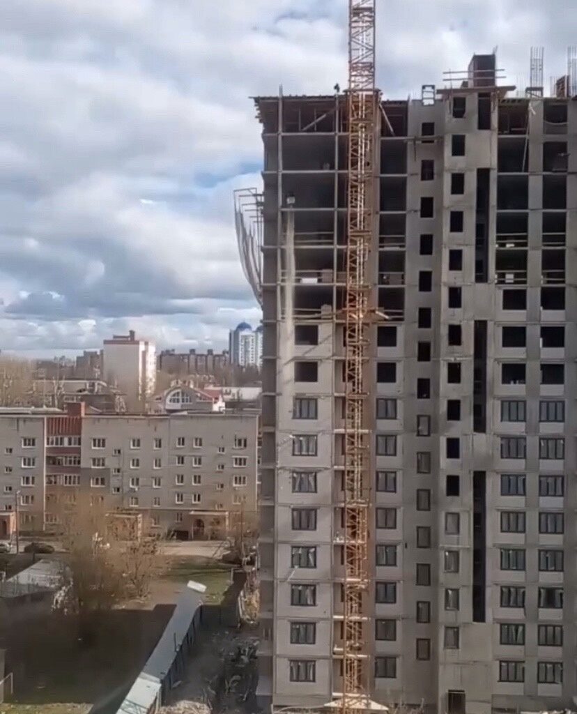 Ярославцы жалуются на строителей, выбрасывающих мусор в окна