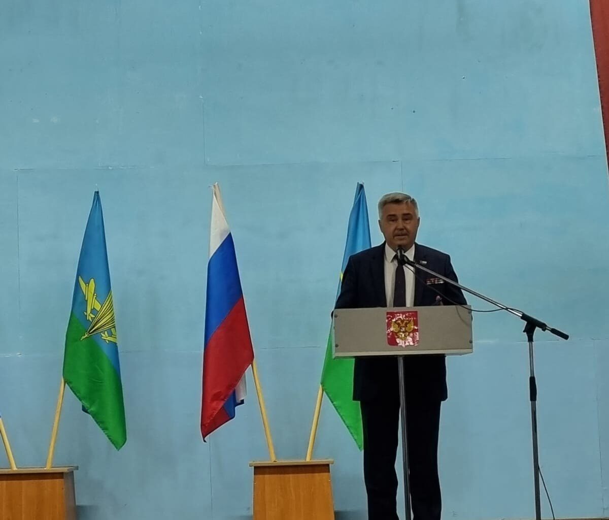 Ярославский депутат поздравил десантный полк с юбилеем