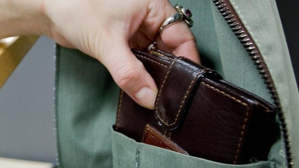 В Тутаеве воровка потеряла украденное из кошелька кольцо