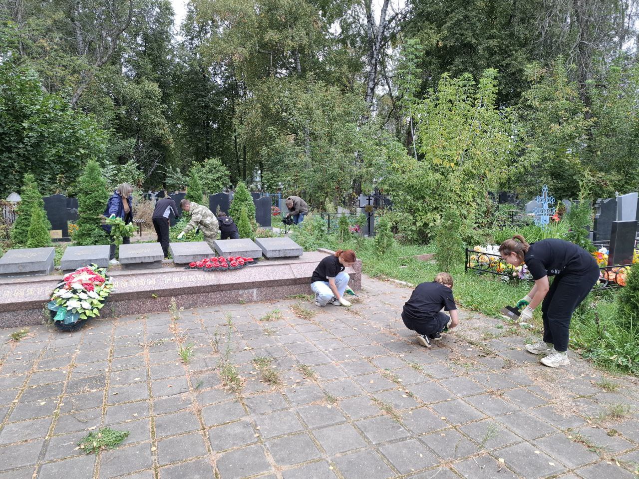 Ярославские волонтёры помогли облагородить захоронение советских солдат на Туговой горе