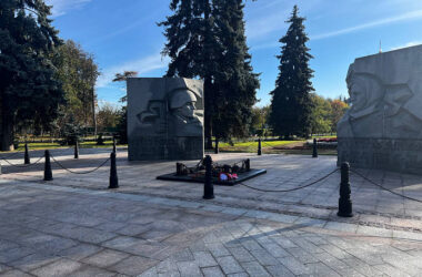 В Ярославле завершилось благоустройство территории у Вечного огня
