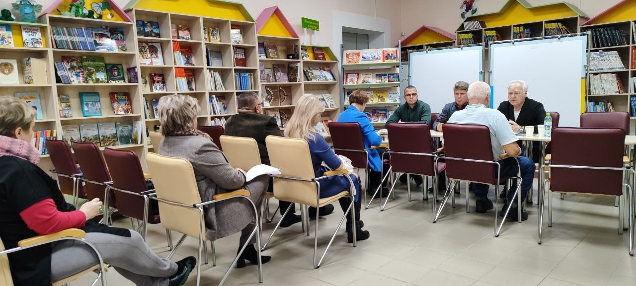 Анатолий Лисицын провел встречу с жителями Любимского района