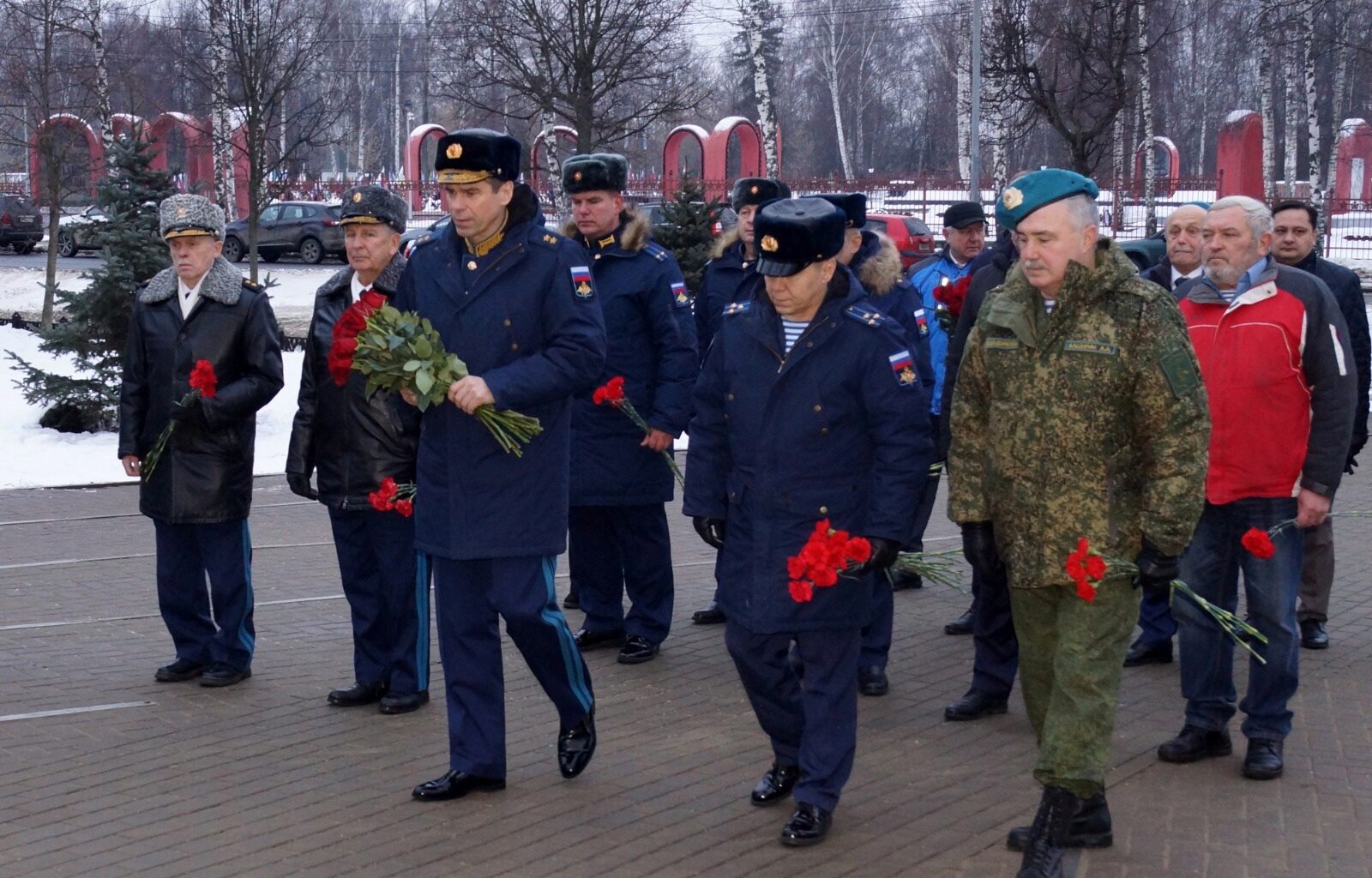 Ярославцам представили Боевое Знамя части 299 парашютно-десантного полка