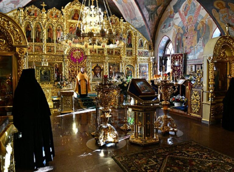 Во всех храмах Ярославля пройдут Рождественские богослужения