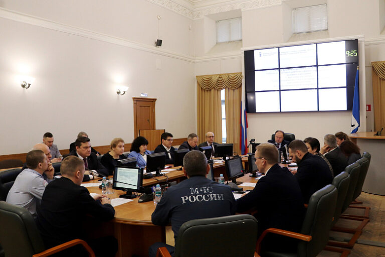 На открытом совещании обсуждался вопрос уличного освещения Ярославля
