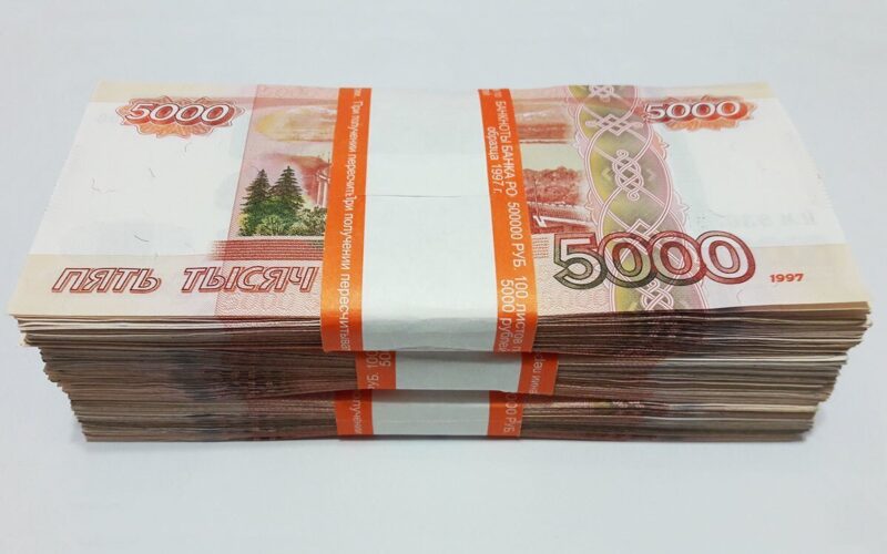 Жительница Рыбинска, пытаясь заработать на инвестпроектах, лишилась 1,5 миллионов