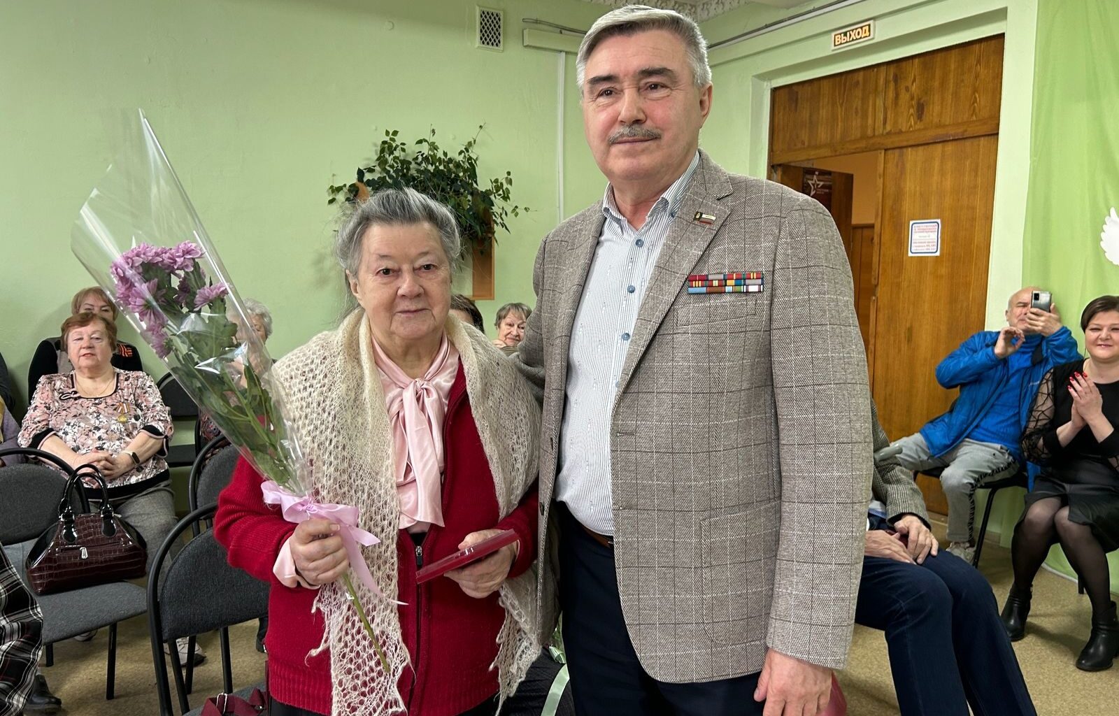 Анатолий Каширин поздравил ветеранов с наступающим Юбилеем Победы