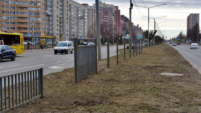 В Ярославле начался демонтаж ограждений на проспекте Фрунзе