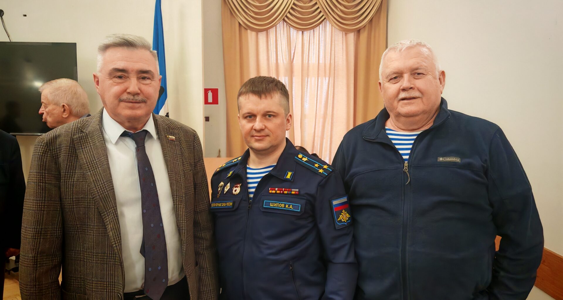 Анатолий Каширин принял участие во встрече с командиром десантного полка