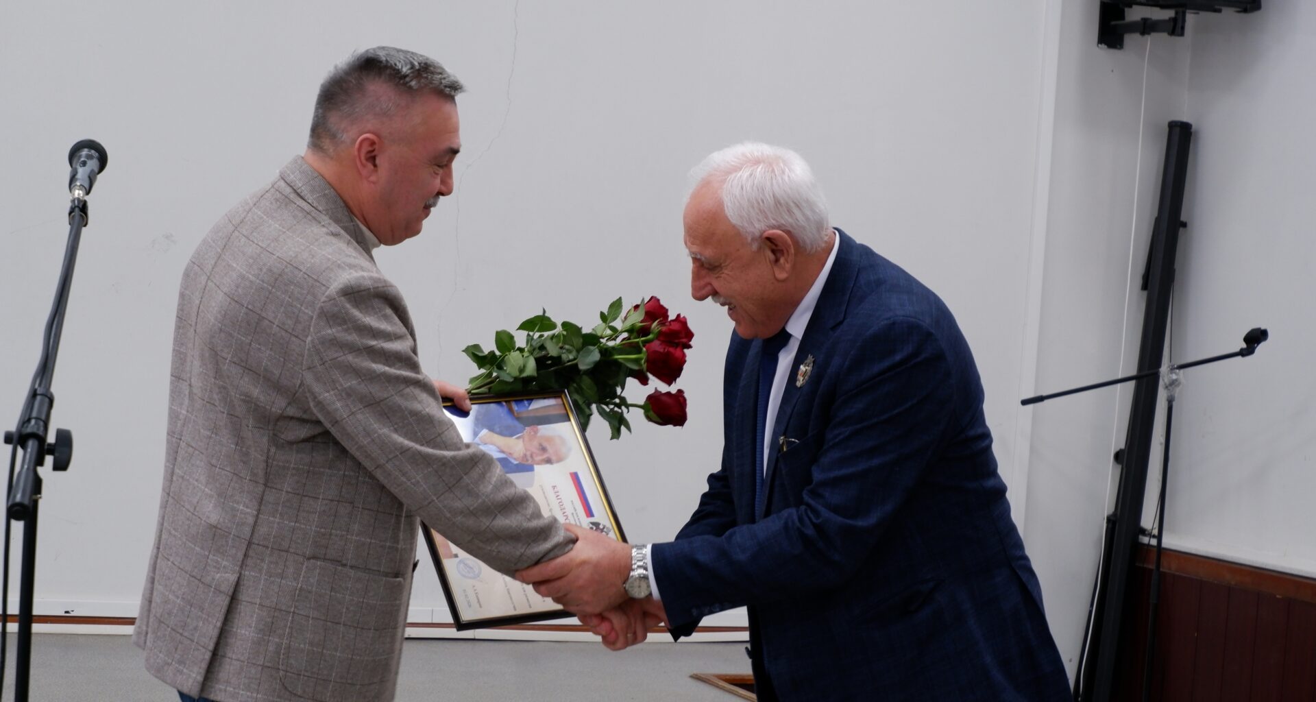 Анатолий Каширин поздравил с юбилеем руководителя ярославского Союза писателей