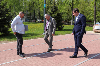 Анатолий Каширин проверил благоустройство у памятника Маргелову