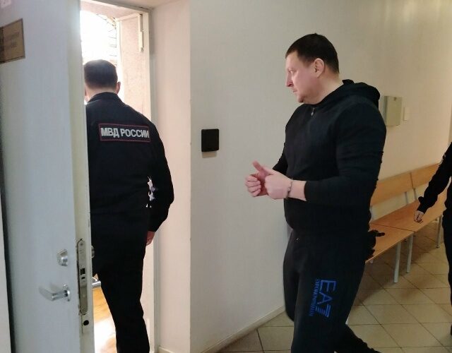 В Рыбинске избрана мера пресечения двум местным жителям, обвиняемым в мошенничестве в отношении участника СВО