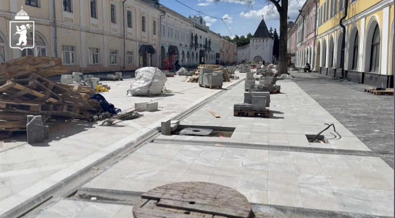 В центре Ярославля продолжается создание современного пешеходного пространства 
