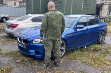 Ярославские приставы передали конфискованный BMW М5 на нужды фронта
