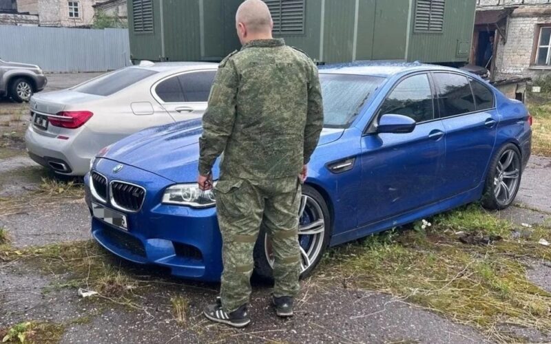 Ярославские приставы передали конфискованный BMW М5 на нужды фронта