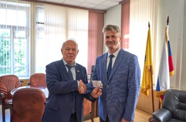 Лидеры ярославской «Справедливой России» получили удостоверения кандидатов в депутаты Госдумы