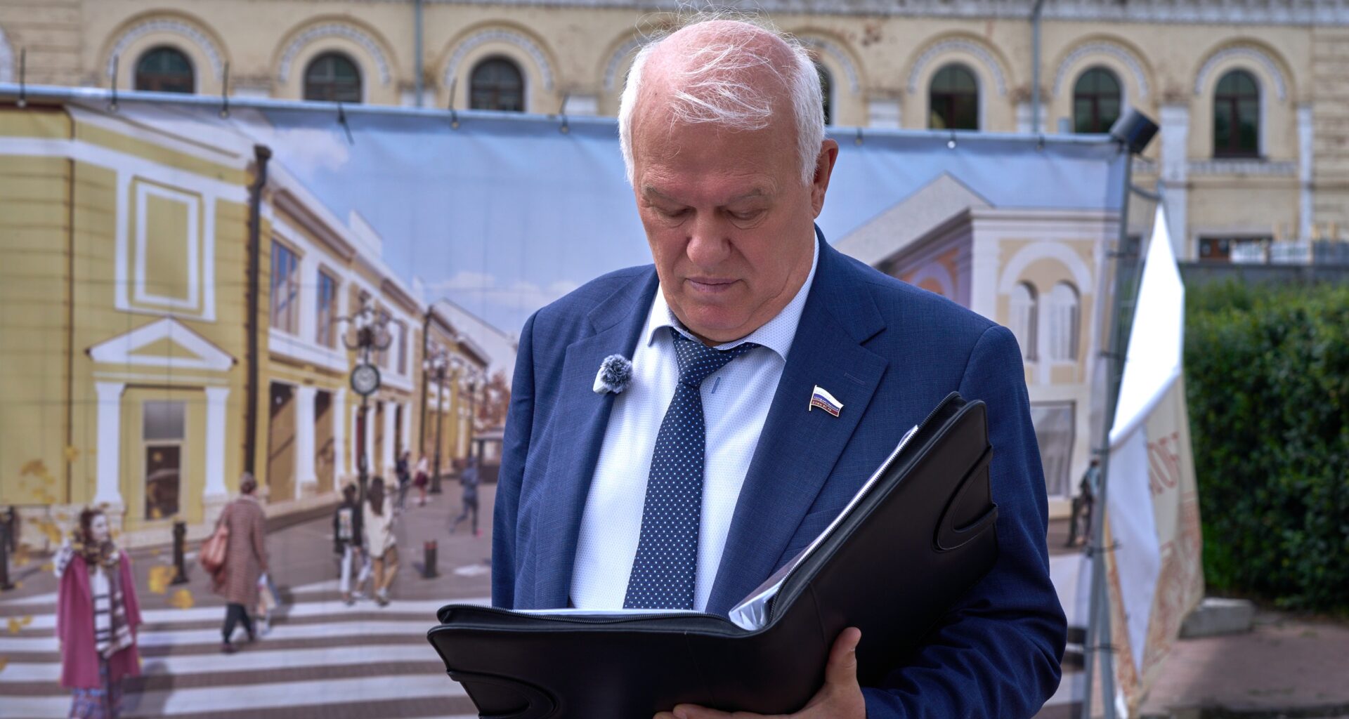 Лидер ярославской «Справедливой России» провел бюджетную прогулку по городу