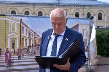 Лидер ярославской «Справедливой России» провел бюджетную прогулку по городу