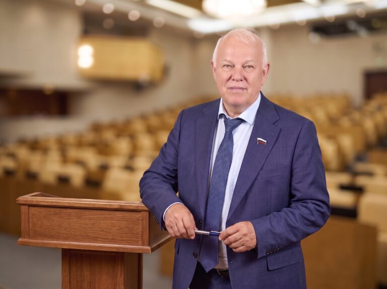 Пока одни обещали — Грешневиков добивался решений
