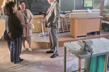 Секретарь Бюро Совета ярославской «Справедливой России» раскритиковал власти за отсутствие ремонта в школе