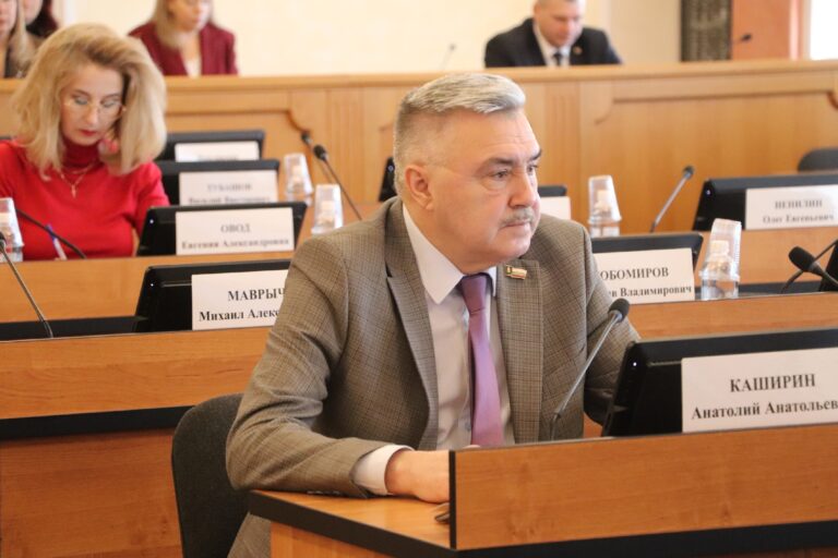 Секретарь Бюро Совета регионального отделения «Справедливой России» возмущен полумиллионной зарплатой мэра Ярославля